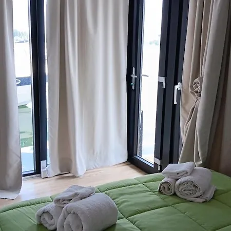 Laguna Houseboat 보트호텔 로마