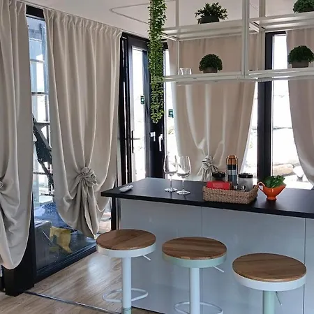 Laguna Houseboat * 로마